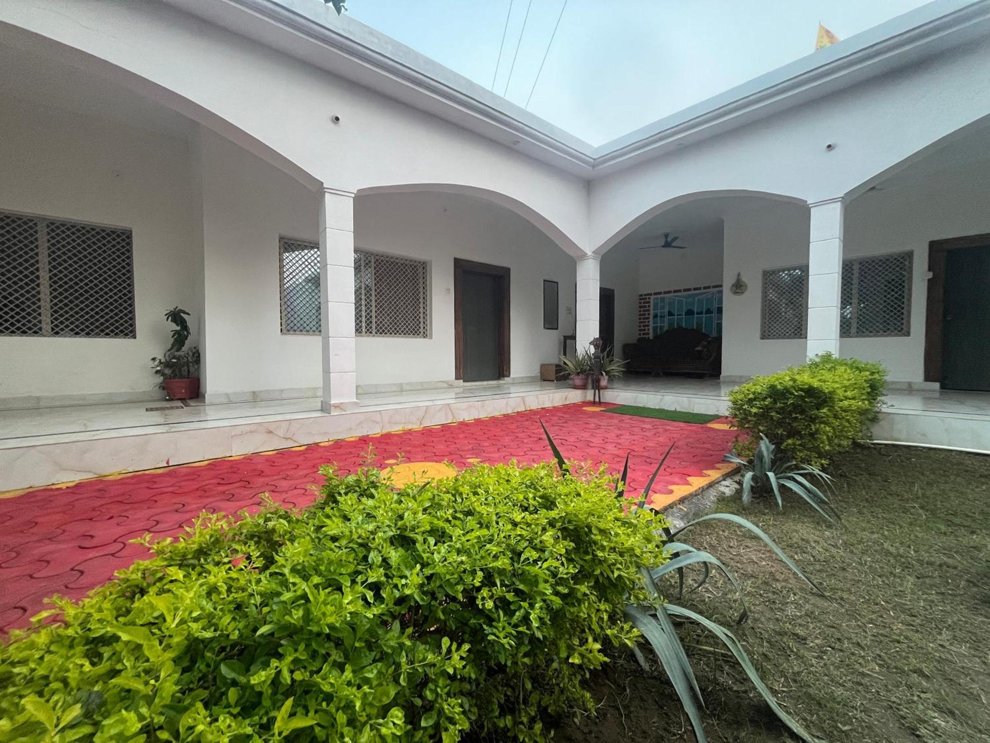 Sunrise Bed & Breakfast ขชุราโห ภายนอก รูปภาพ