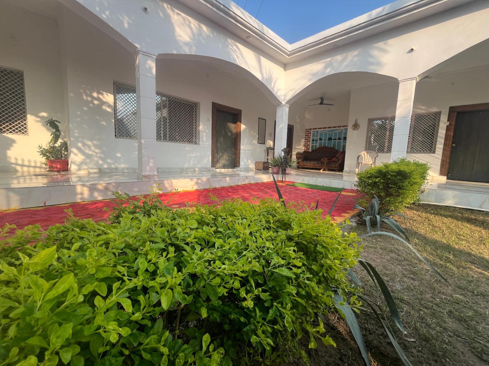 Sunrise Bed & Breakfast ขชุราโห ภายนอก รูปภาพ