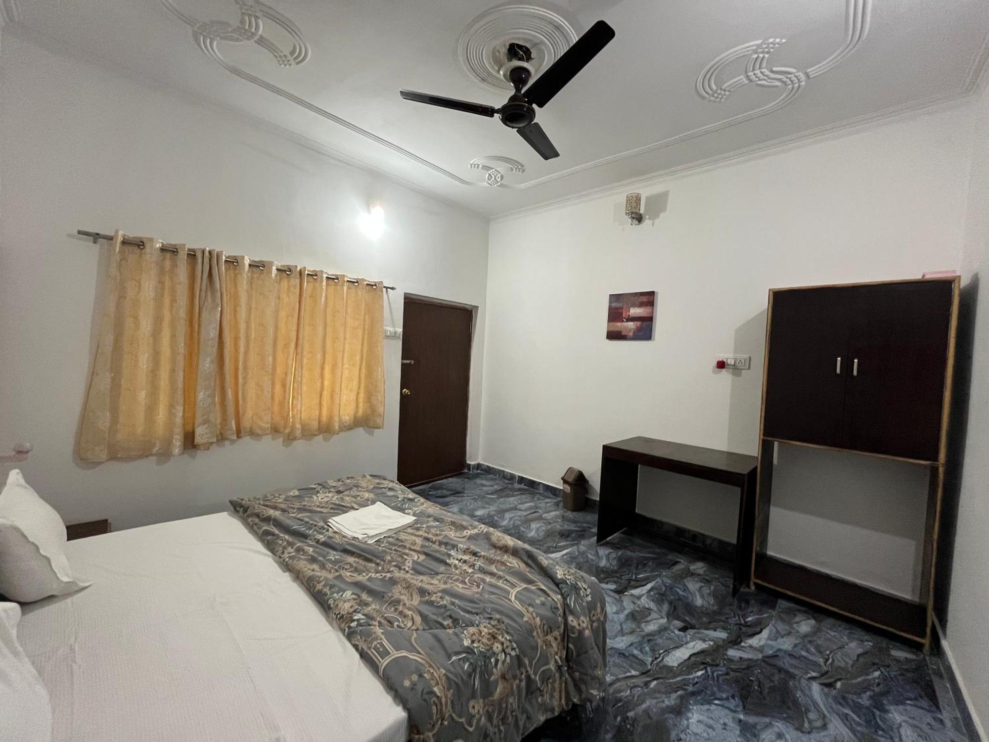 Sunrise Bed & Breakfast ขชุราโห ภายนอก รูปภาพ