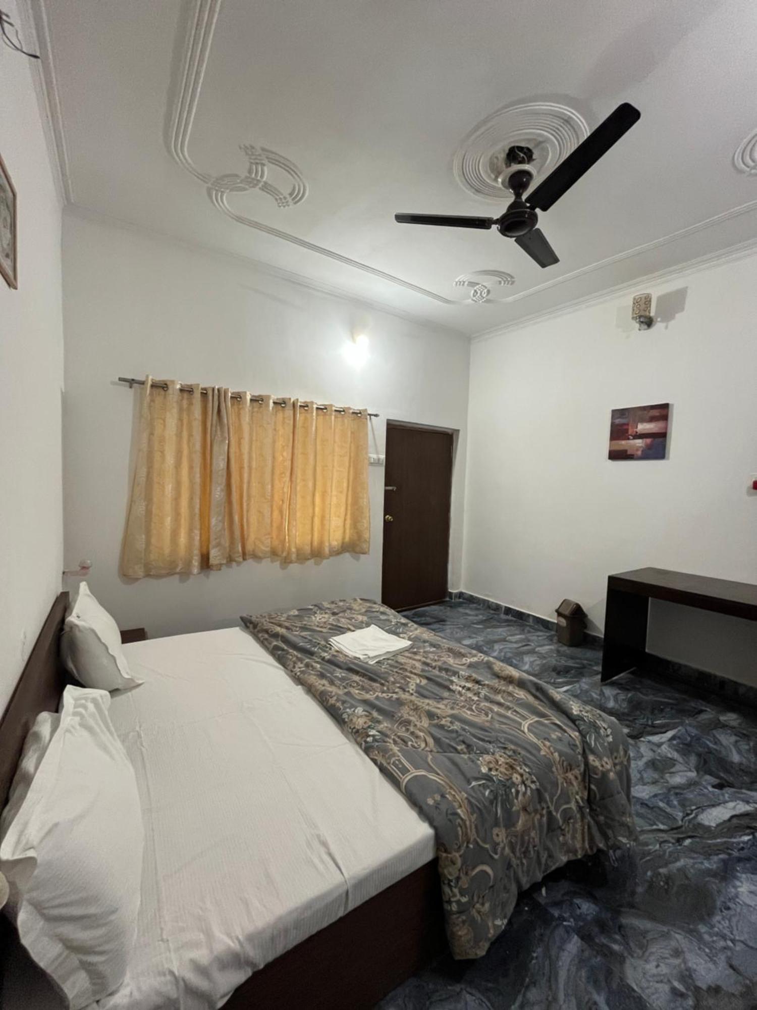 Sunrise Bed & Breakfast ขชุราโห ภายนอก รูปภาพ