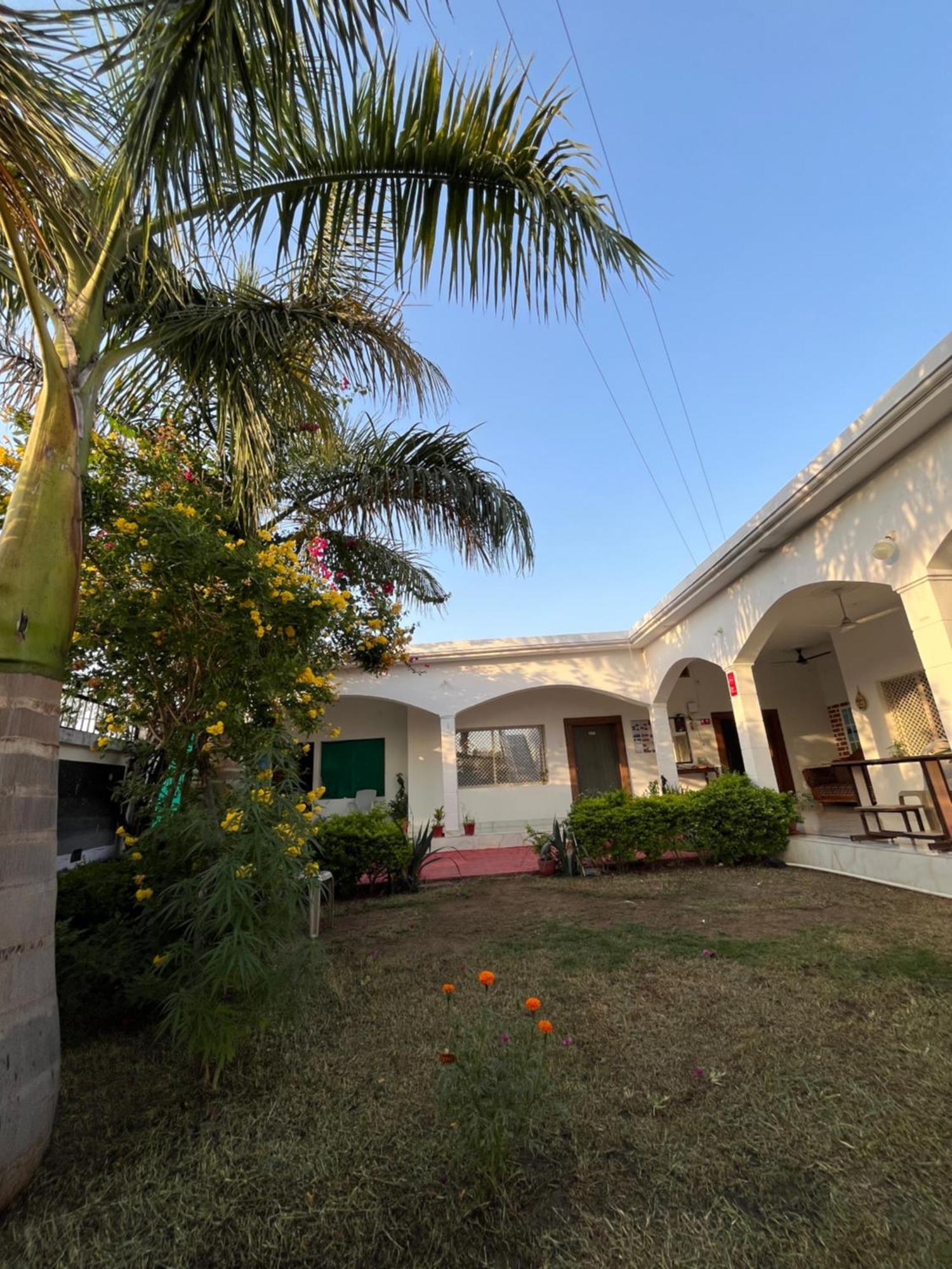 Sunrise Bed & Breakfast ขชุราโห ภายนอก รูปภาพ
